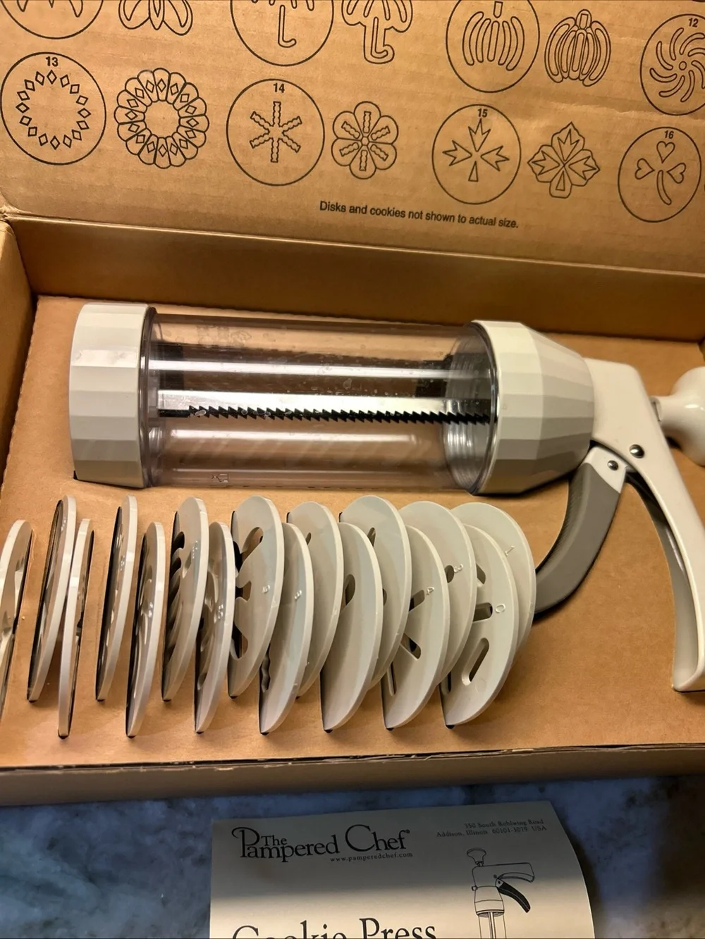 Pampered Chef Cookie Press Set w/ 16 Discs, #1525 Used Fir Demonstration
